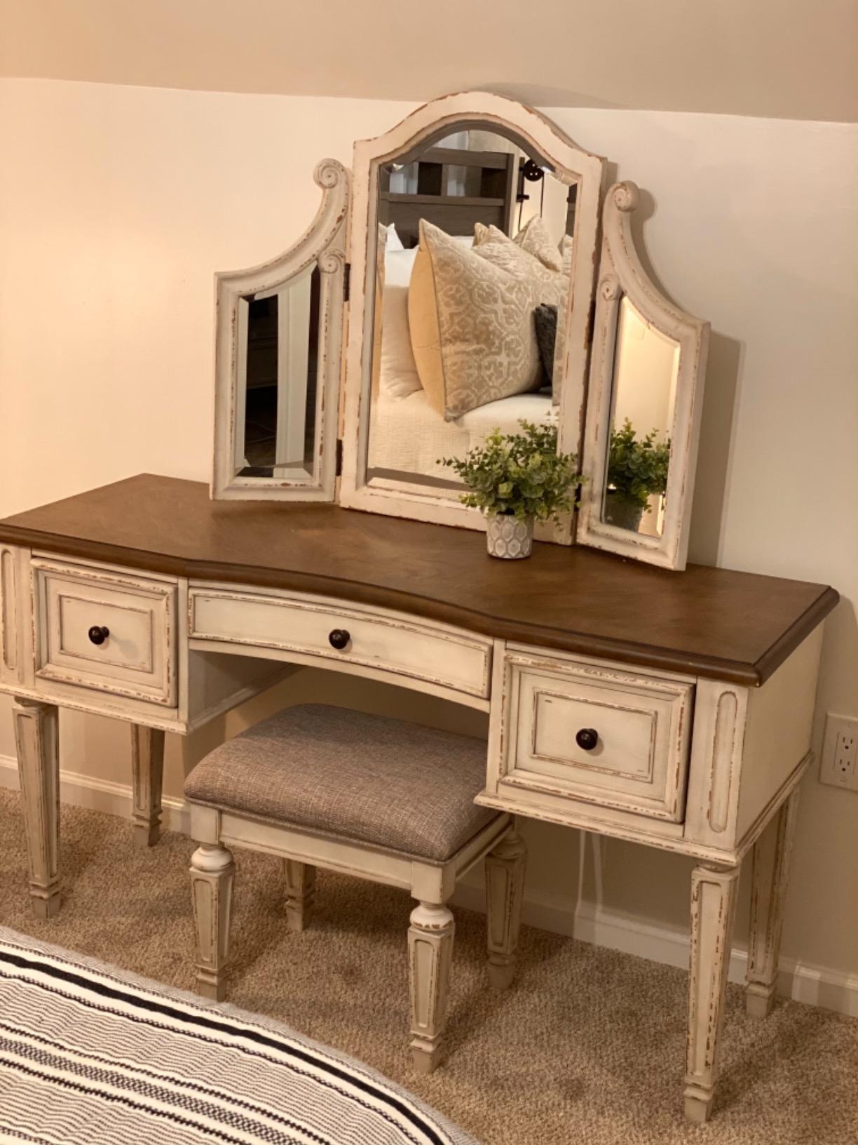 【Furniture】Traditional Cottage 3 Drawer Vanity Set with Dovetail Construction, Mirror & Stool Included