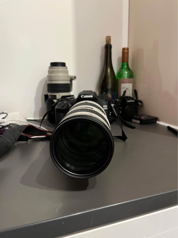2000D + EF-S 18-55 mm