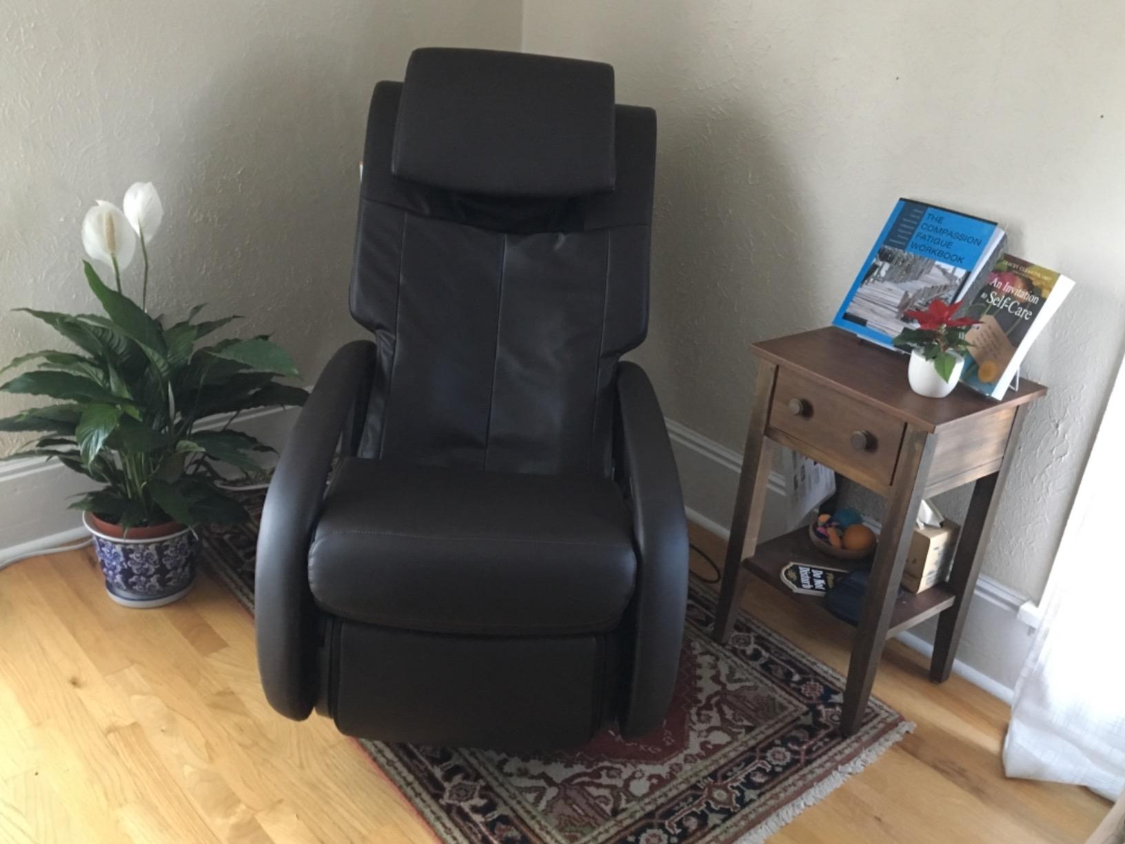 【Furniture】Human Touch WholeBody 7.1 Living Room Recliner Massage Chair