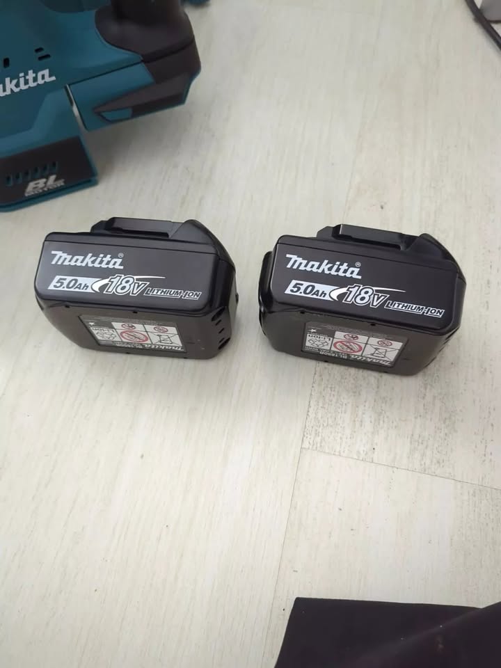 MAKITA DHR242RMJ 18V LXT 24MM SDS+ PLUS BRUSHLESS ROTARY HAMMER DRILL INC 2X 4.0