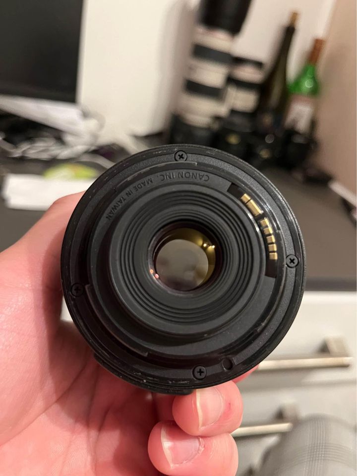 2000D + EF-S 18-55 mm