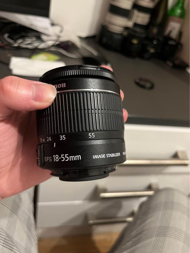 2000D + EF-S 18-55 mm