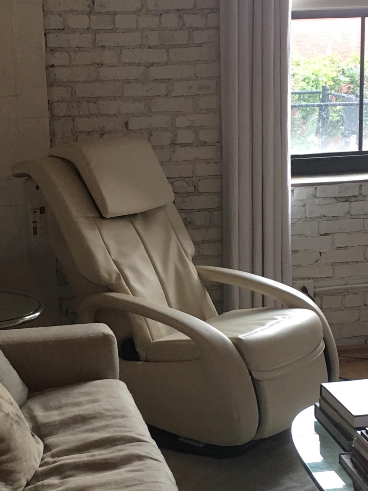 【Furniture】Human Touch WholeBody 7.1 Living Room Recliner Massage Chair