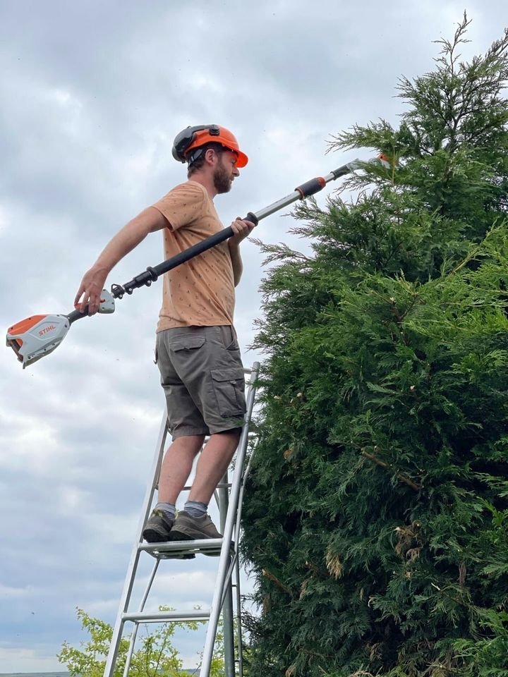 STIHL HS 82 T 30″ Petrol Hedge trimmer