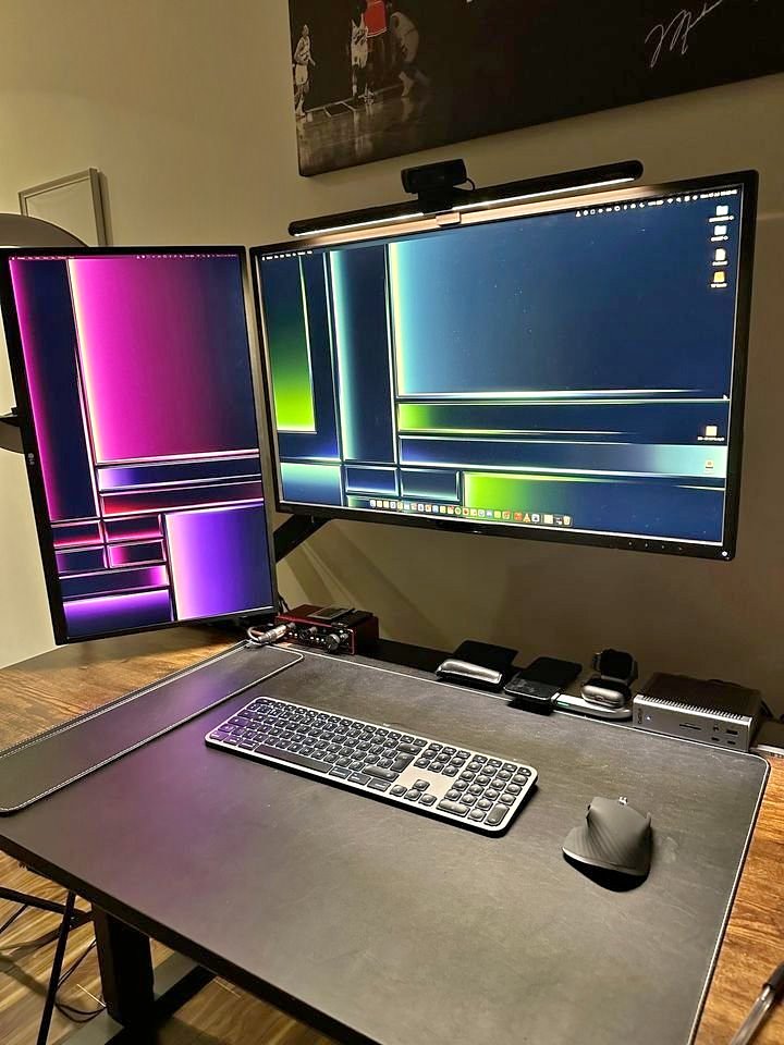 4K MONITORS with STAND + Boxes + Accessories