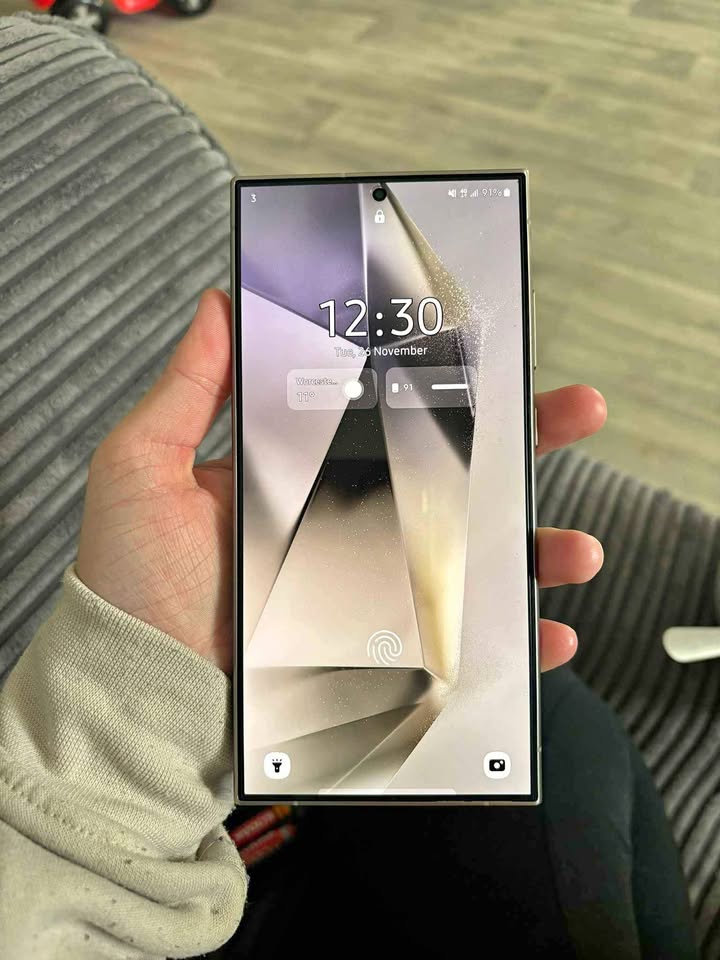 S24 Ultra 256Gb Black Titanium Unlocked to all networks with warranty