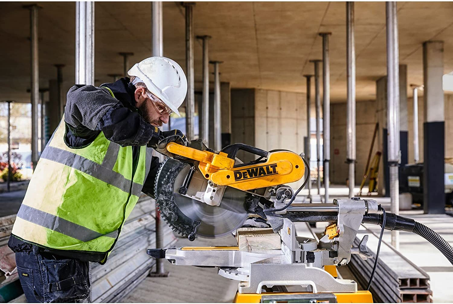 DEWALT Miter Saw, 12 Inch, 15 Amp, 3,800 RPM, Double Bevel Capacity, With Sliding Compound, Corded (DWS780)