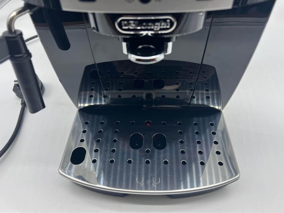 De’Longhi Magnifica S, Automatic Bean to Cup Coffee Machine, Espresso and Cappuccino Maker