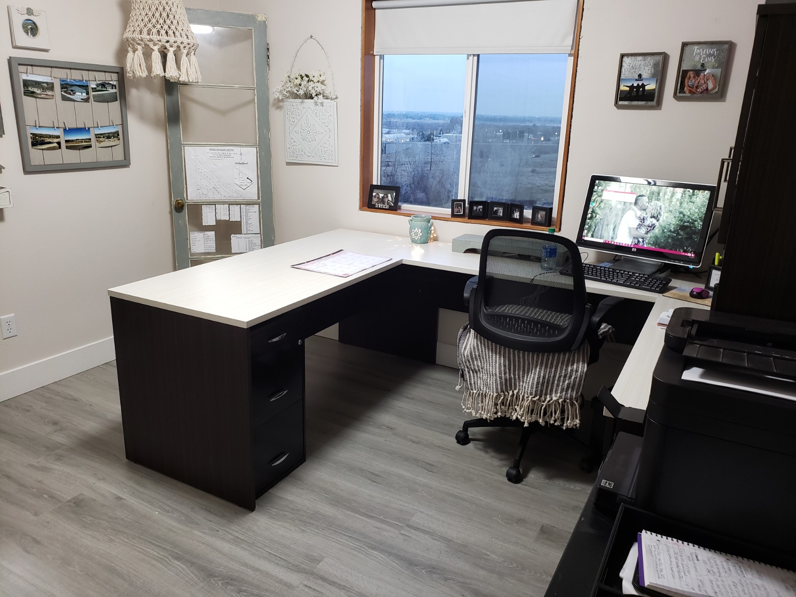 【Furniture】Bestar Ridgeley U-Shaped Executive Desk with Pedestal and Hutch, 65W, White Chocolate