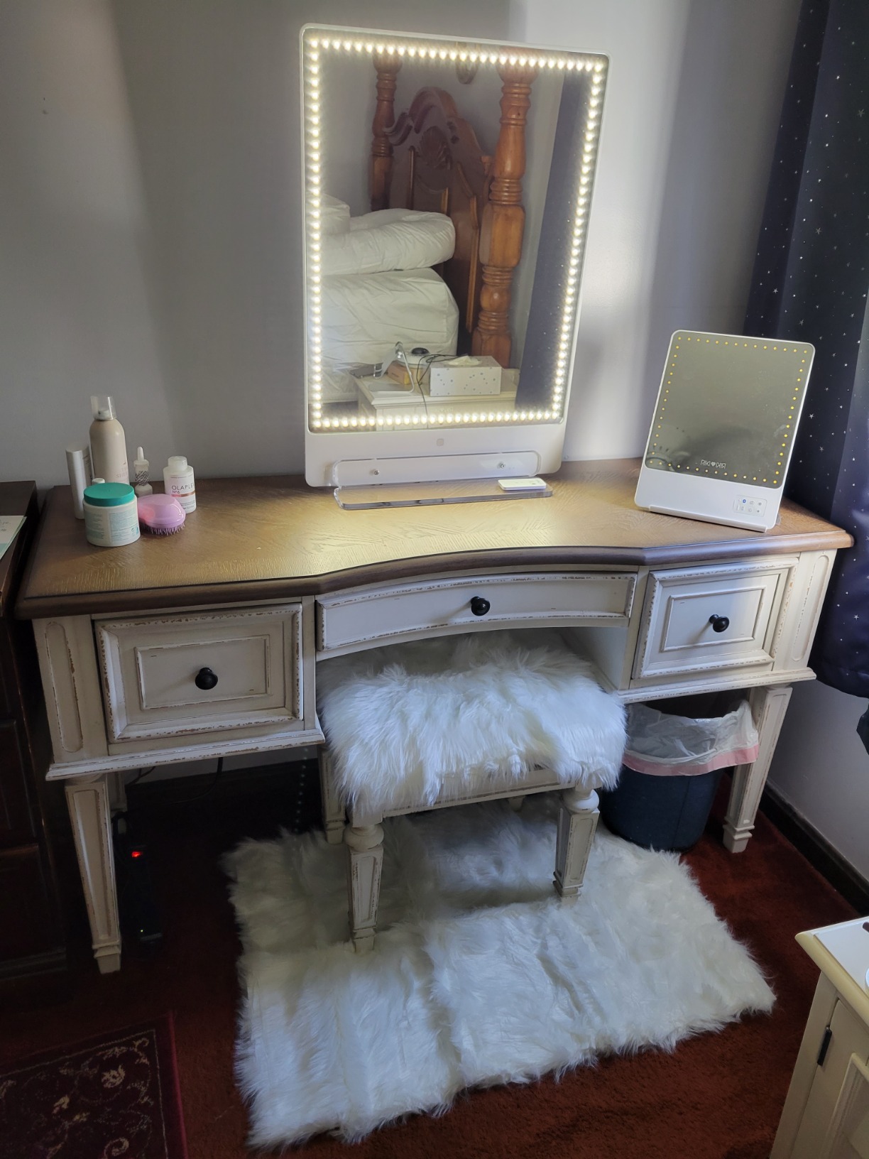 【Furniture】Traditional Cottage 3 Drawer Vanity Set with Dovetail Construction, Mirror & Stool Included