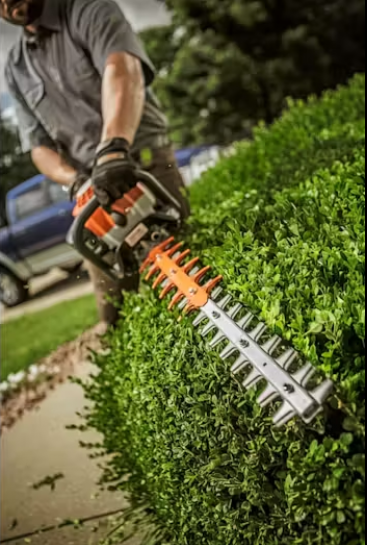 STIHL HEDGE TRIMMER 30 IN HS 82T, GENUINE NEW