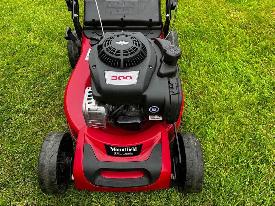 Mountfield lawn mower with manual drive, model HP185, red and grey, item 2L0481043/MC.