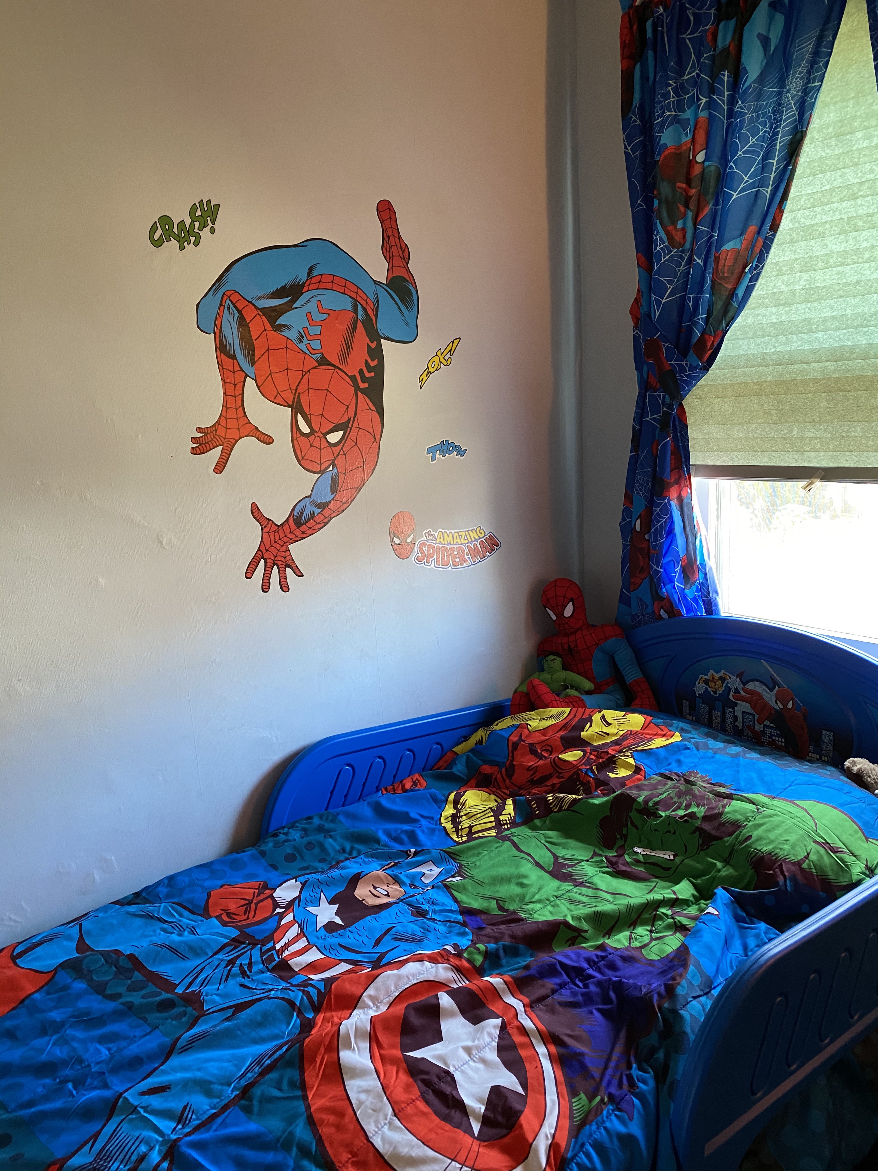 【Furniture】Marvel Spider-Man Plastic 3D-Footboard Twin Bed by Delta Children