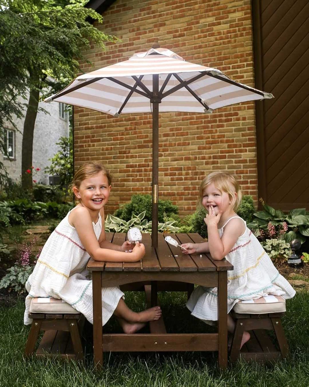 【Furniture】Outdoor Wooden Table & Bench Set with Cushions and Umbrella, Kids Backyard Furniture