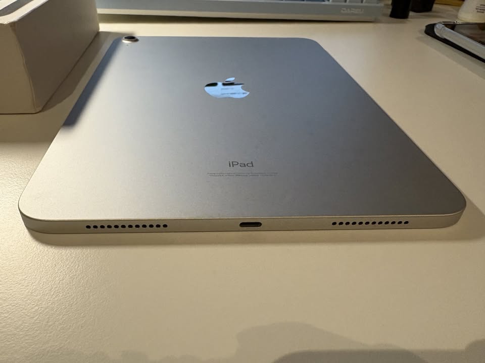iPad 10th WiFi + SIM Card.
