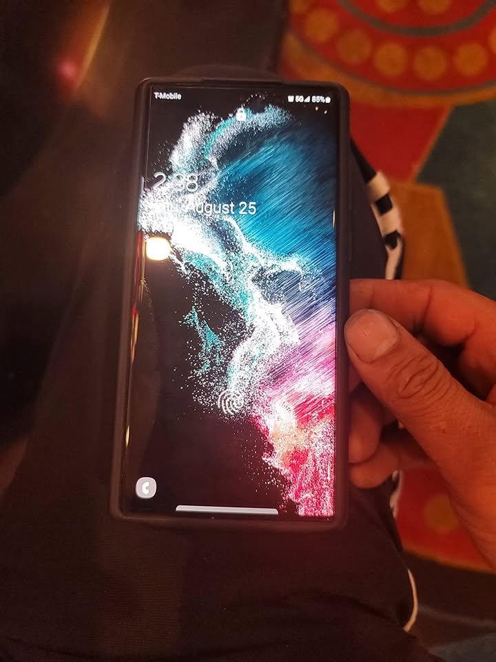 Ultra 5G Black 128 GB – 6.8 120 Hz AMOLED display, 108 MP + 12 MP + 10 MP + 10 MP rear camera