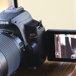 EOS REBEL SL3 Digital SLR Camera with EF-S 18-55mm Lens kit, Built-in Wi-Fi