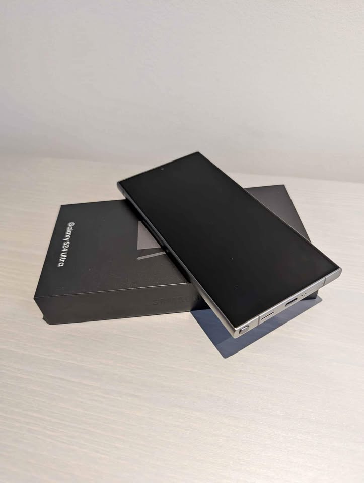 S24 Ultra 256Gb Black Titanium Unlocked to all networks with warranty