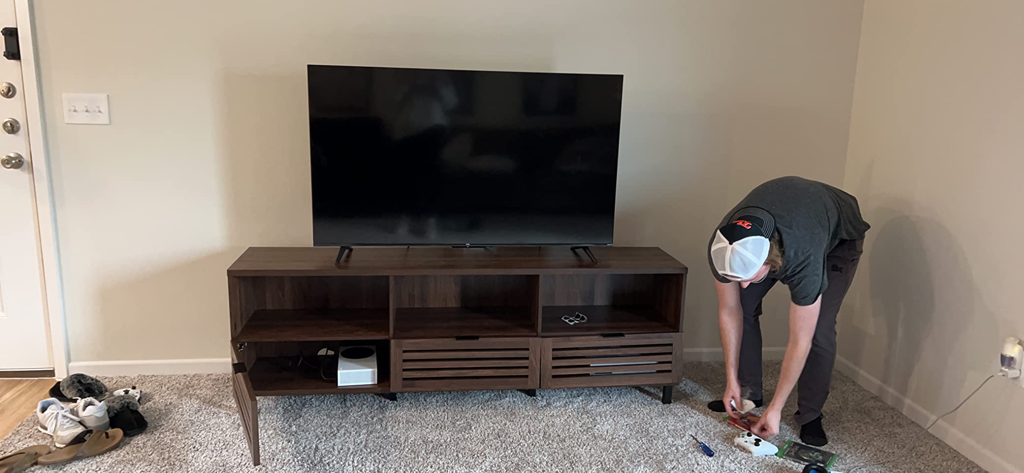 【Furniture】Modern Slatted Wood TV Stand for TV's up to 80